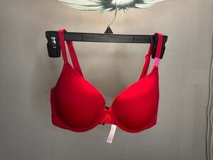 PINK Victoria's Secret Wear Everywhere Lightly Lined T-Shirt Bra Red 36C